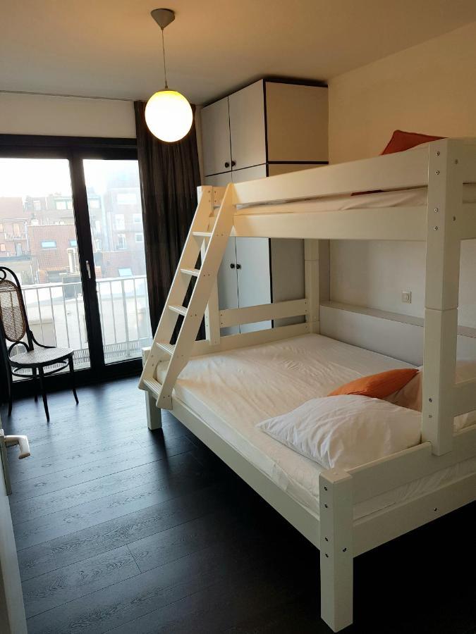 Modern Appartement Met Frontaal Zeezicht En Prive Parking Knokke-Heist Kültér fotó