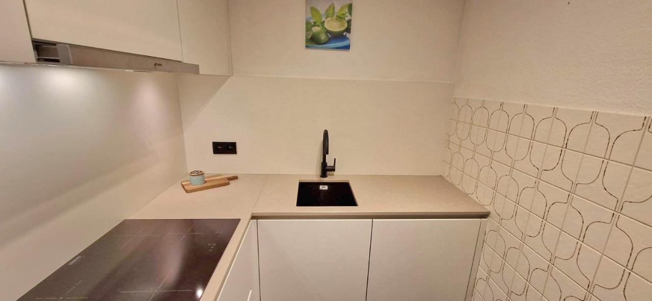 Modern Appartement Met Frontaal Zeezicht En Prive Parking Knokke-Heist Kültér fotó