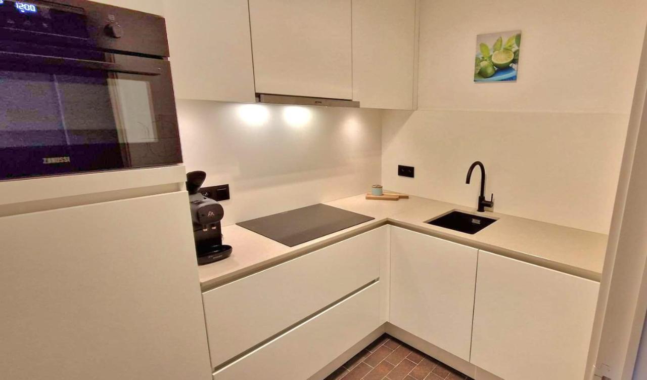 Modern Appartement Met Frontaal Zeezicht En Prive Parking Knokke-Heist Kültér fotó